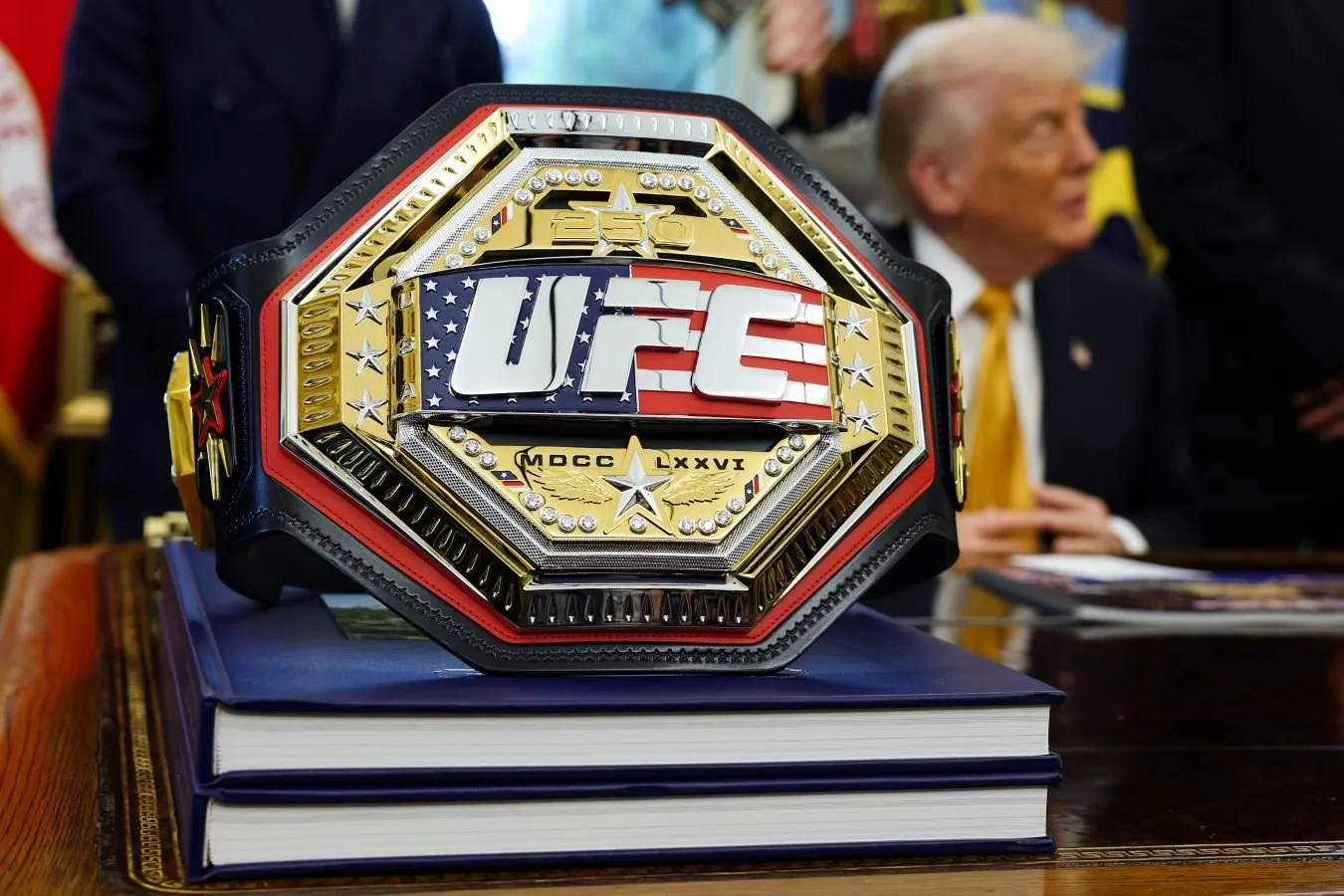 UFC 330 turnirining bonuslari, unda Islom Maxachev chempionlikni himoya qildi