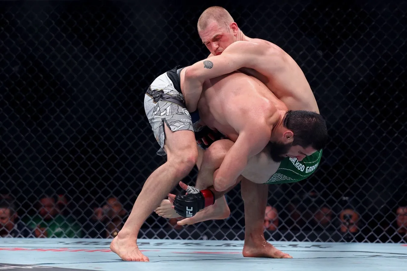 "U ***** eng yaxshisi." Jonson Islom Maxachevning UFC 330-dagi chiqishi haqida fikr bildirdi