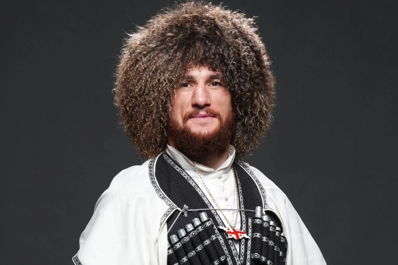 "Jinnilik". Dvalishvili Maxachev jamoasi Rossiya bayrog'ini oktagonga olib chiqqanidan g'azablandi