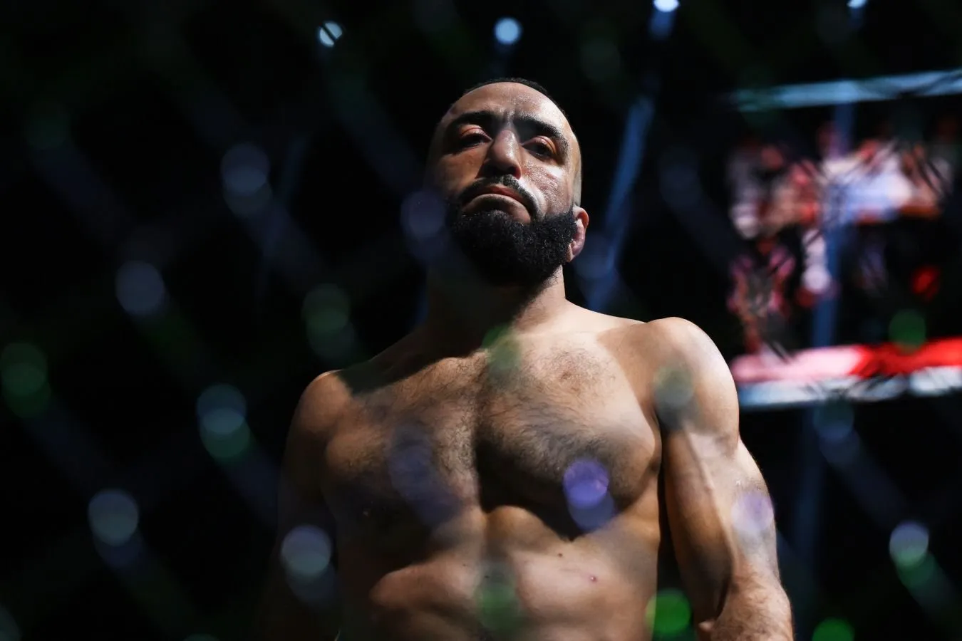 "Bu quchoq nima?"UFCning sobiq chempioni Garrini Maxachev bilan jangda o'zini tutgani uchun tanqid qildi