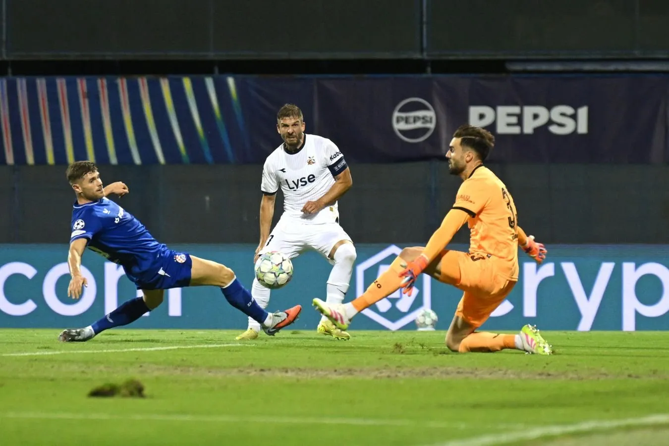 Zagrebning" Dinamo "jamoasi Chempionlar Ligasi pley-off raundi o'yinida" Viking " bilan teng natija bilan o'ynadi.