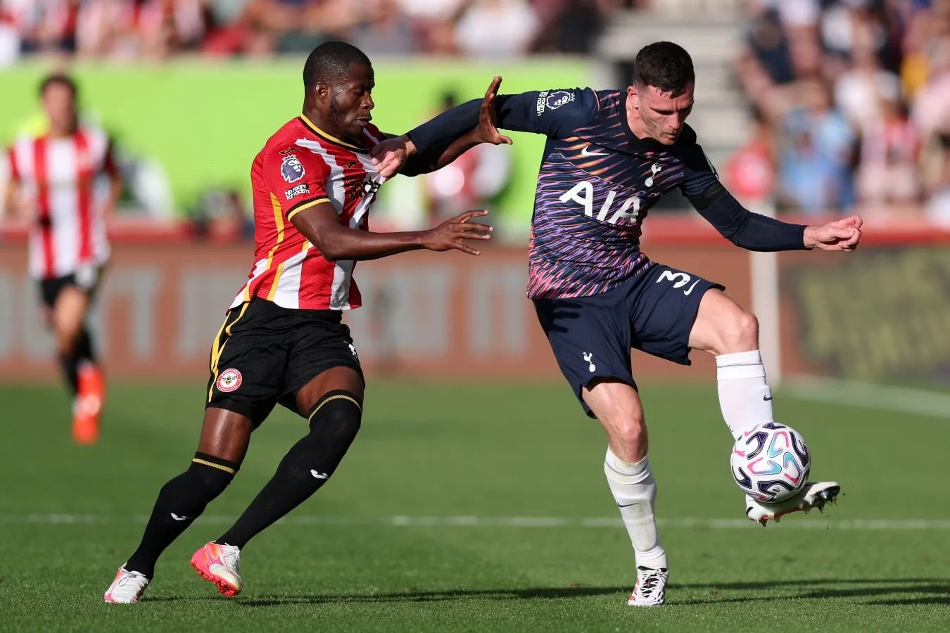 "Tottenxem" tonali va Robertson bilan APLning boshlang'ich turida "Brentford" ga mag'lub bo'ldi
