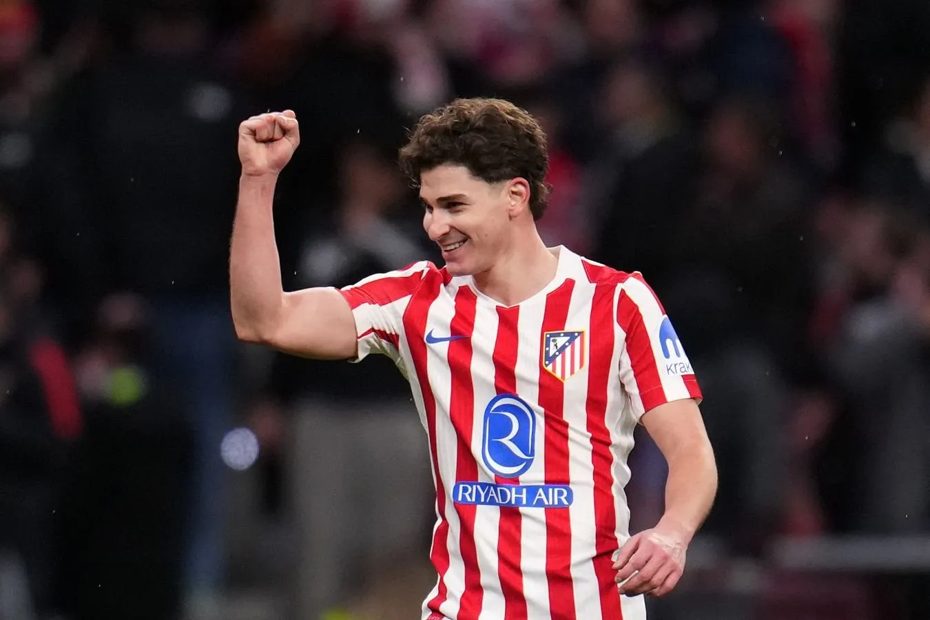 Julian Alvares "Atletiko" pozitsiyasidan xafa bo'lib, "Barselona" ga o'tishni xohlaydi — AS