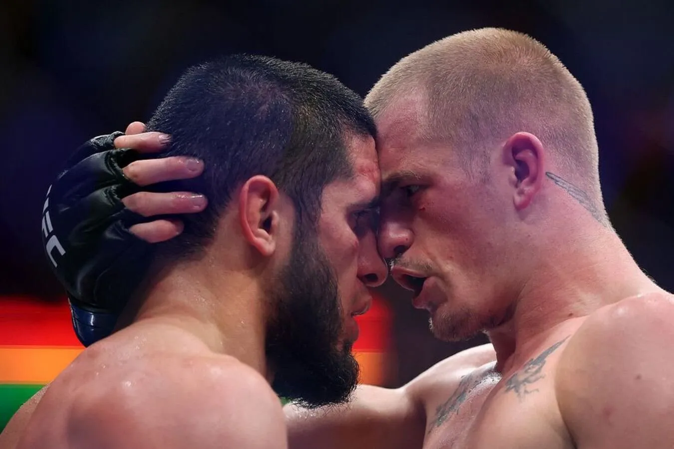 "Raqibingizga kamar kiyganingizda u buyuk ekanligini ayting." Uayt-Garrining UFC 330-dagi xatti-harakatlari haqida