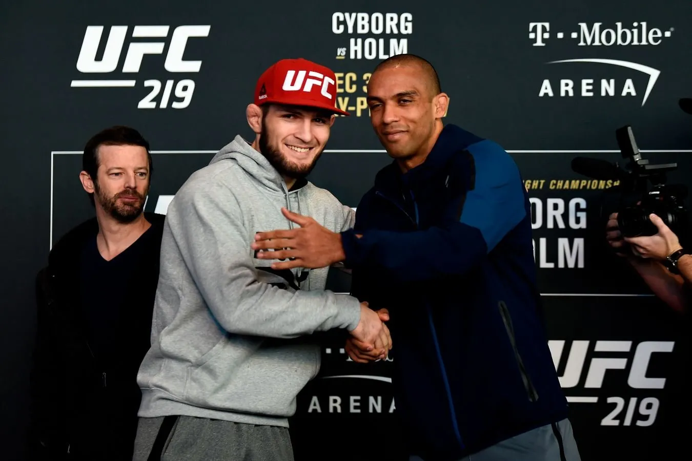"Faqat u meni ojiz his qildi." UFC afsonasi — Xabibga qarshi jang haqida