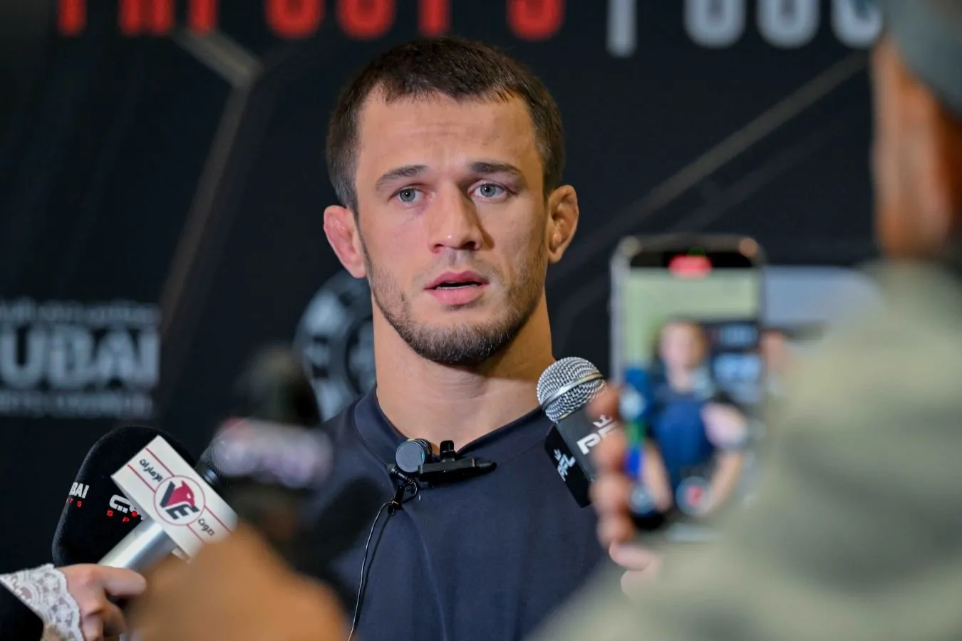 Usmon Nurmagomedov UFC bannerlari fonida kurash haqida sirli post e'lon qildi